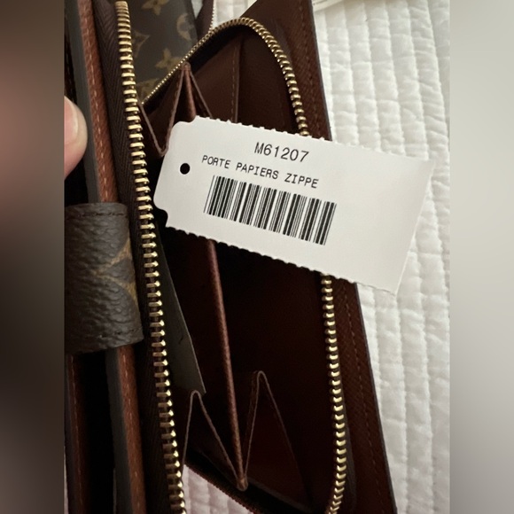 Louis Vuitton Wallet! - Picture 5 of 9